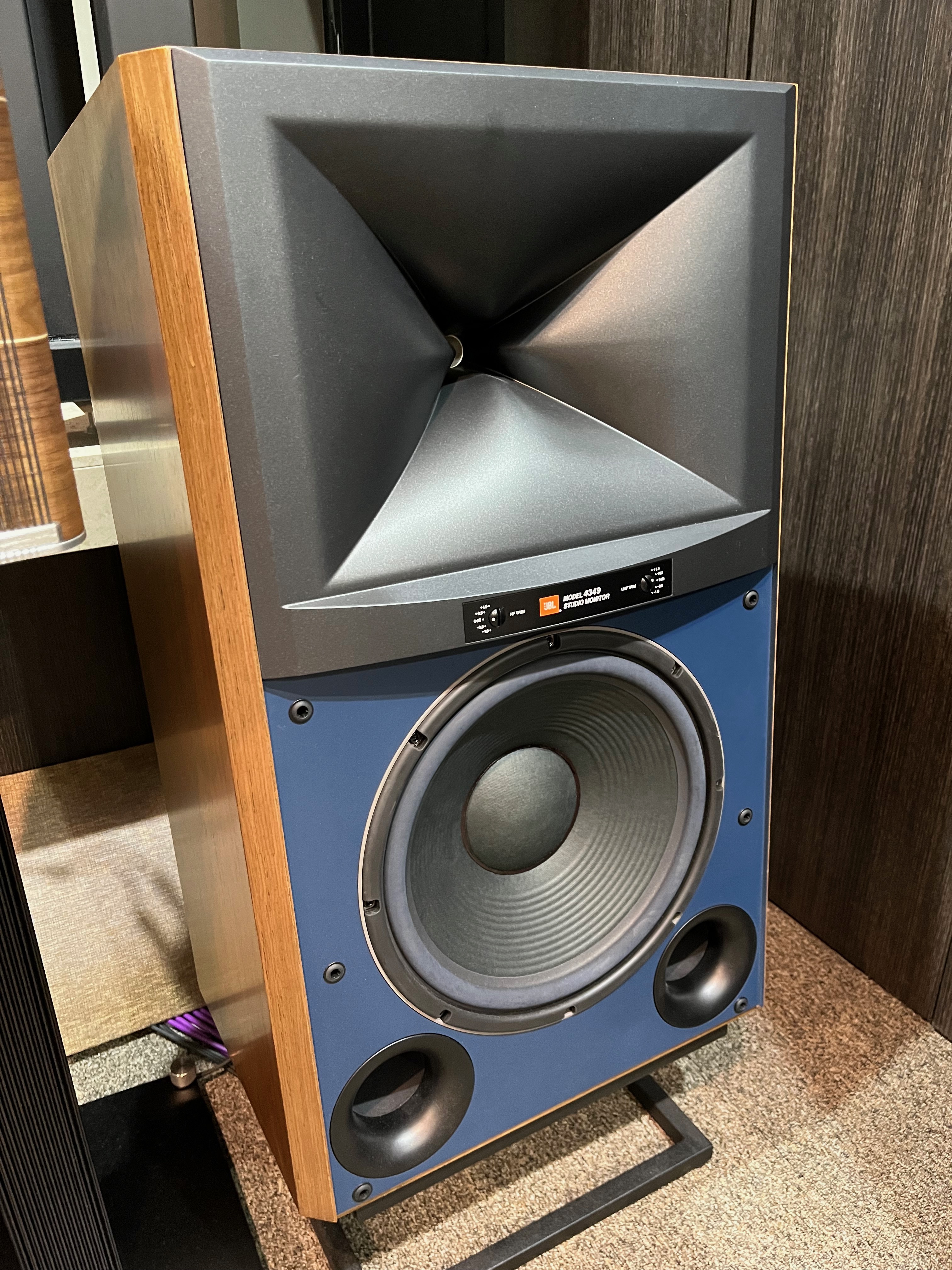 JBL4349